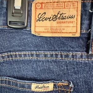 Levi Strauss Signature Womens 16 Medium Wash Straight Leg Jeans